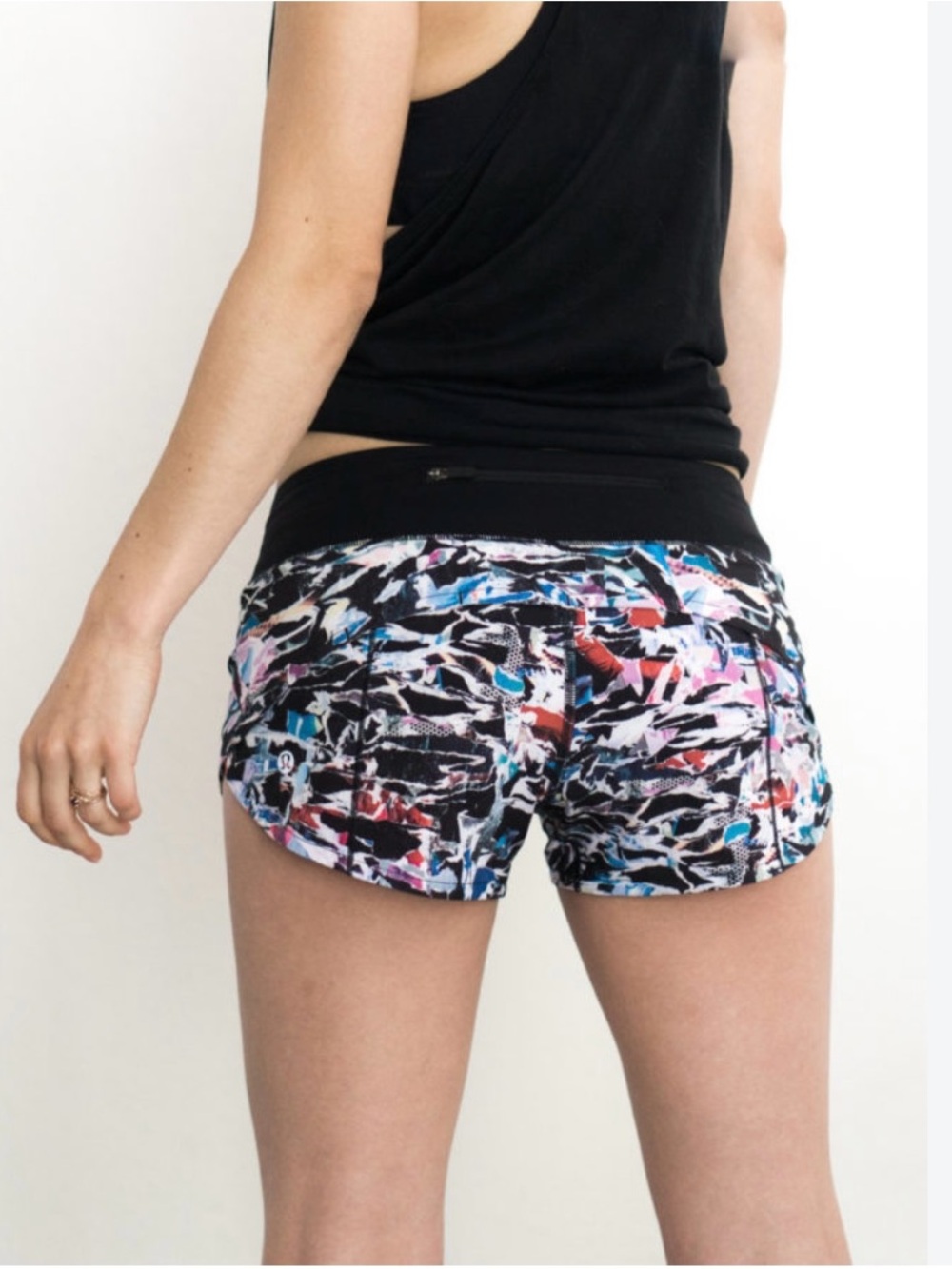 Lululemon speed up shorts Women’s Abstract Print size 8